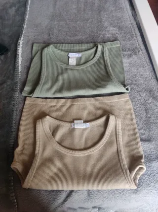 Lote 2 Tops Stradivarius Verde y Beige