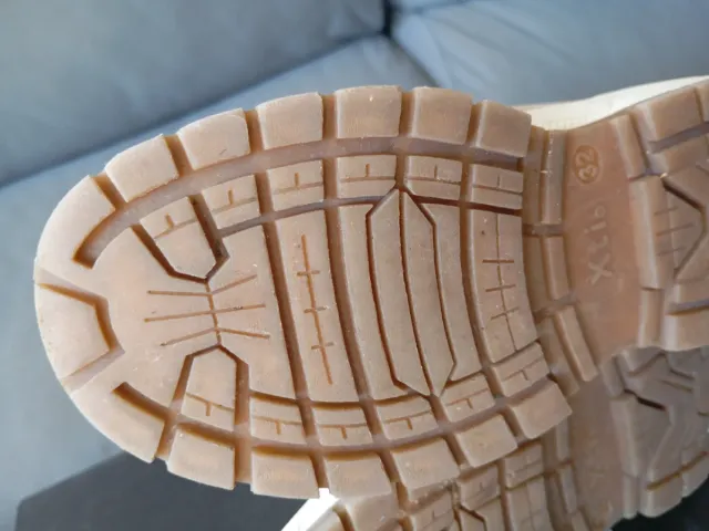 Botas caña media Xti Kids niña beige/dorado