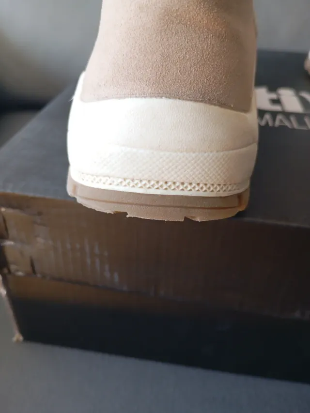 Botas caña media Xti Kids niña beige/dorado