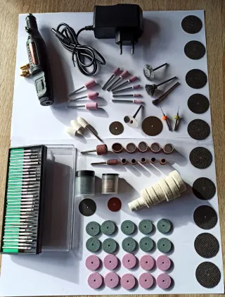 Taladro multifunción con accesorios