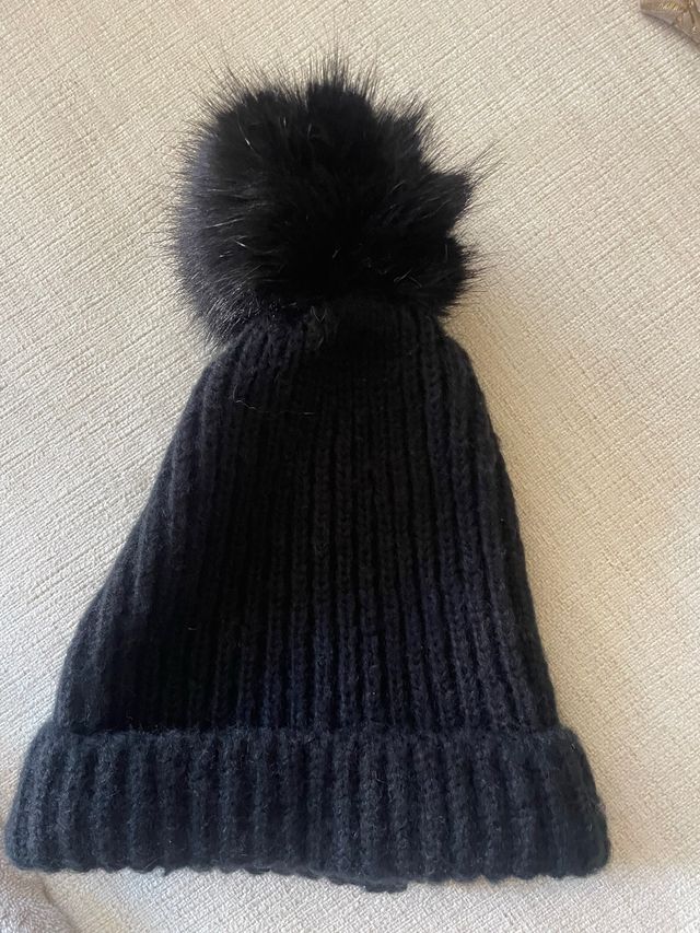 Gorro Zara con pompón de pelo