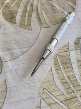 Punzón central automático metálico