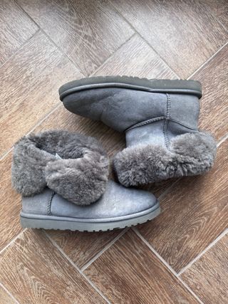 Stivali UGG grigi con pelliccia