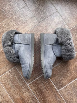 Stivali UGG grigi con pelliccia