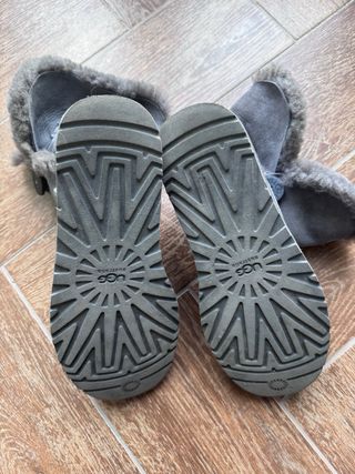 Stivali UGG grigi con pelliccia