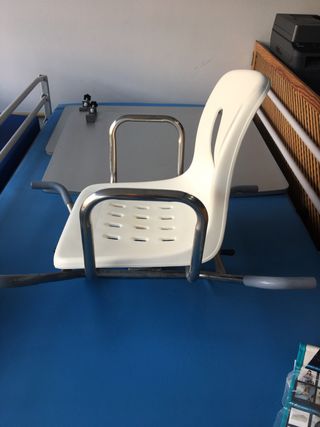 Silla giratoria para baño