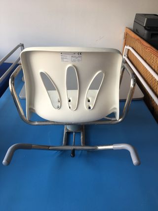 Silla giratoria para baño