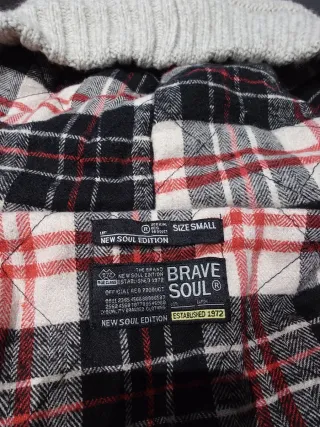 Sudadera de lana beige con capucha y forro cuadros