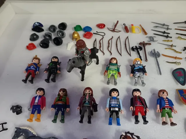 LOTE PLAYMOBIL FIGURE + ACCESSORI + REGALO