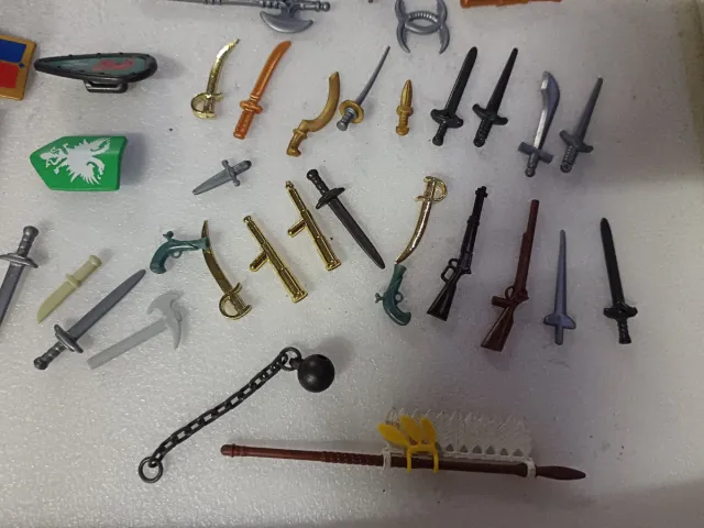 LOTE PLAYMOBIL FIGURE + ACCESSORI + REGALO