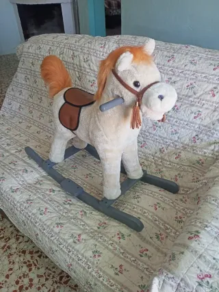 Caballo balancín con sonido