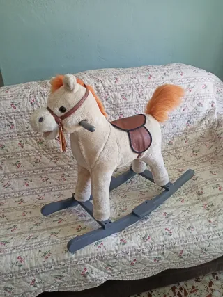 Caballo balancín con sonido