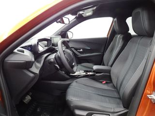 PEUGEOT e2008 Electrico Allure 136 100kW