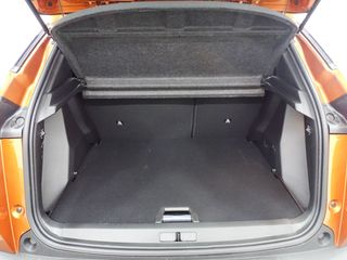 PEUGEOT e2008 Electrico Allure 136 100kW