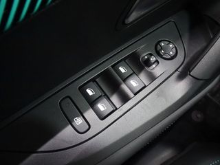 PEUGEOT e2008 Electrico Allure 136 100kW