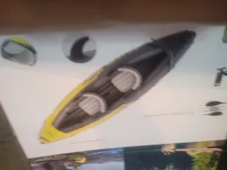 Kayak hinchable amarillo y negro