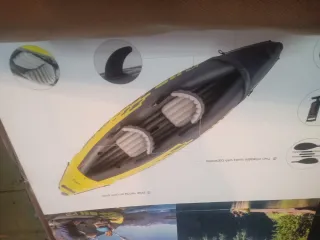 Kayak hinchable amarillo y negro