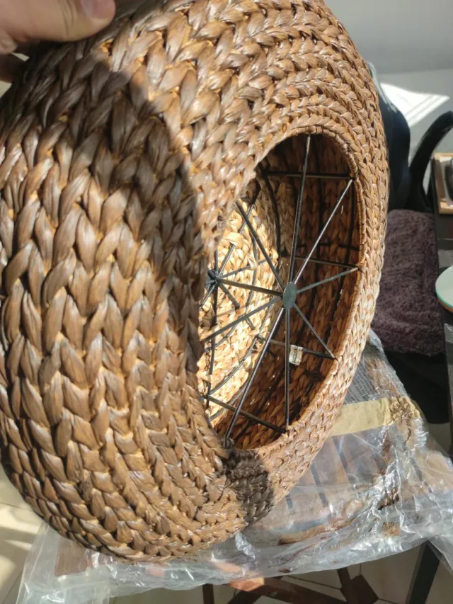 Puf redondo tejido marrón