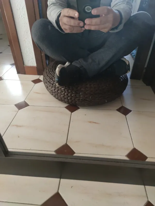 Puf redondo tejido marrón