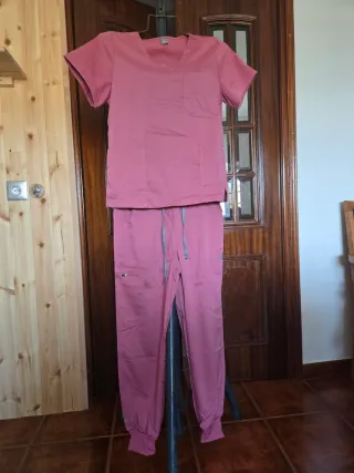 Fato de enfermeira novo sem etiqueta.