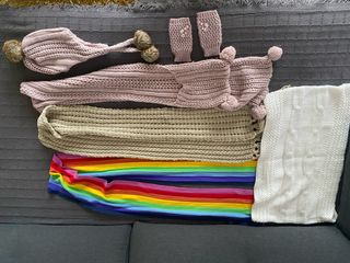 Conjunto de invierno: gorro, bufanda y guantes