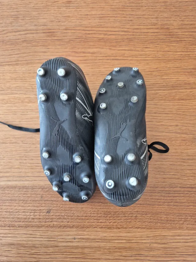 Zapatos de fútbol Puma para niño talla 34