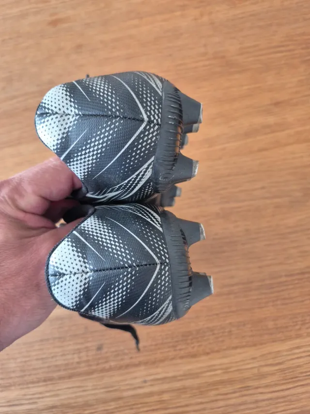 Zapatos de fútbol Puma para niño talla 34