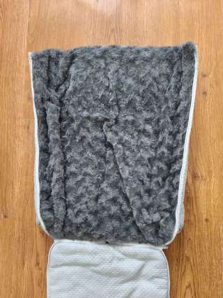 Saco para carrito de bebé gris, marca corte ingles