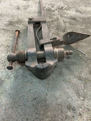 Tornillo de banco antiguo