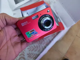 Cámara Digital Avery Best 21 MP Roja