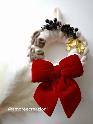 Ghirlanda natalizia decorata