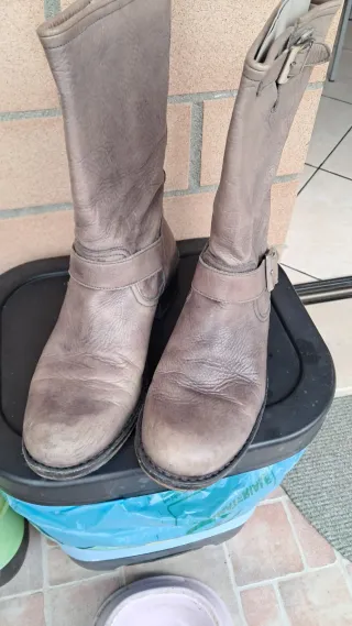 Stivaletti grigi con fibbia