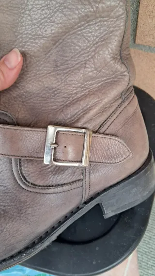 Stivaletti grigi con fibbia