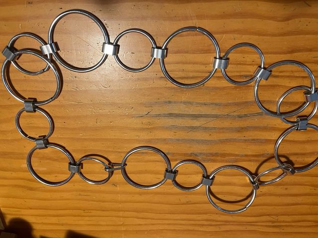 Cinturón de aros plateados