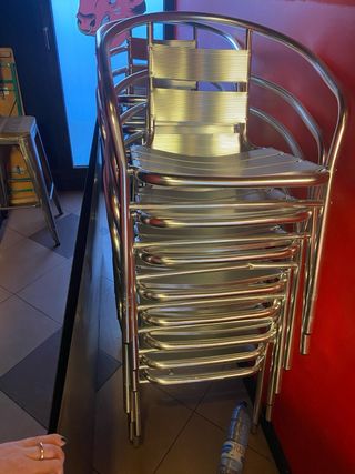 Mesas de bar metálicas plateadas