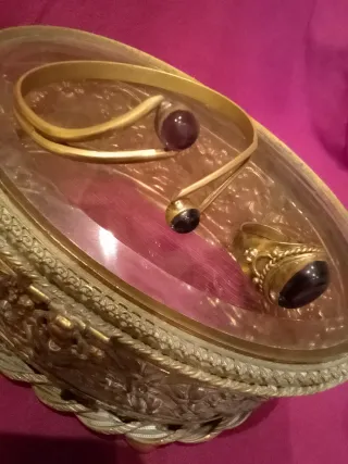 Conjunto Pulsera y Anillo Color Dorado y Granate