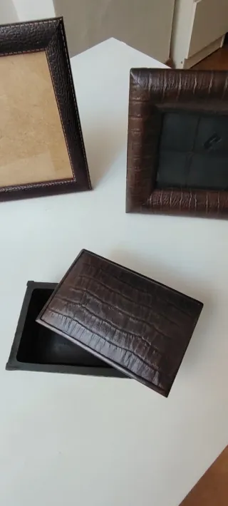 Portarretratos y caja de piel