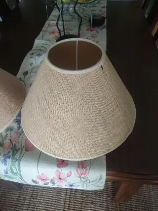 2 Tulipas para lámpara de tela de yute.6€ ambas.