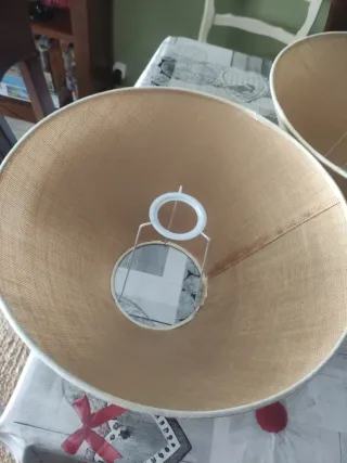 2 Tulipas para lámpara de tela de yute.6€ ambas.