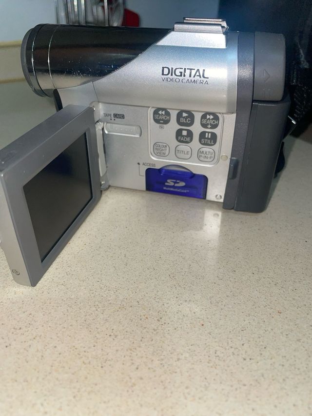 Videocamera digitale Panasonic argento, nuova con poco uso