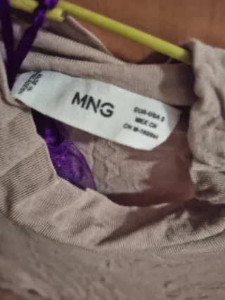 Camiseta cuello vuelto beige