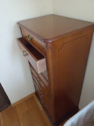 Sinfonier de madera marrón