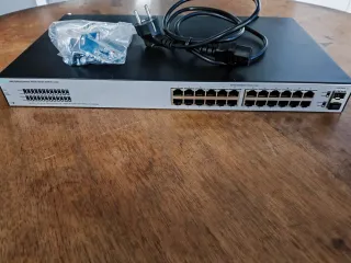 Switch HPE OfficeConnect 1920S 24 Puertos