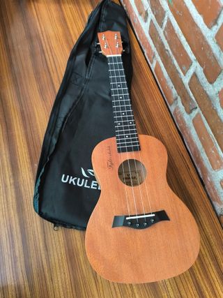 Ukelele Concierto con funda y accesorios - Nuevo
