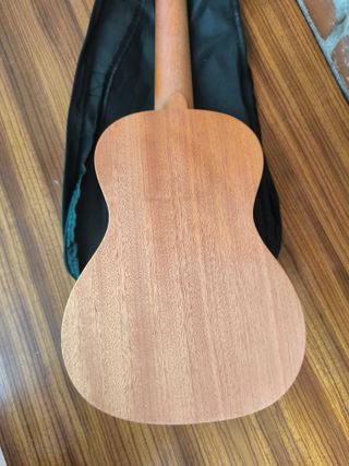 Ukelele Concierto con funda y accesorios - Nuevo