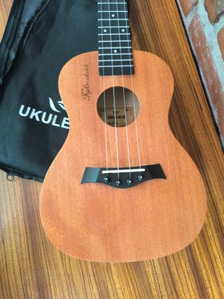 Ukelele Concierto con funda y accesorios - Nuevo