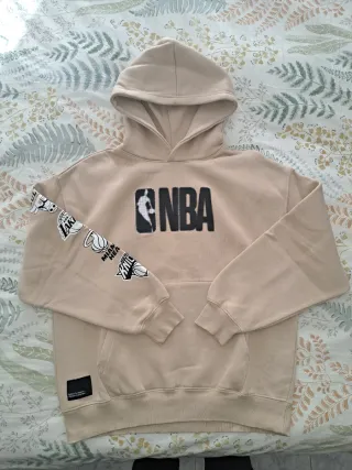 Sudadera NBA niño beige marca Zara Talla 13-14