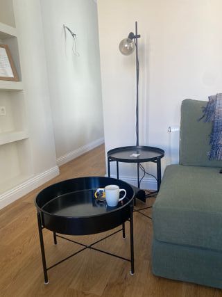 Mesa auxiliar redonda metálica negra