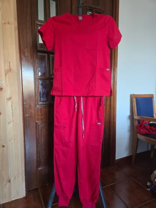 Fato de enfermeira vermelho novo sem etiqueta