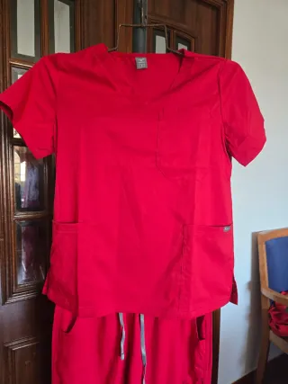 Fato de enfermeira vermelho novo sem etiqueta